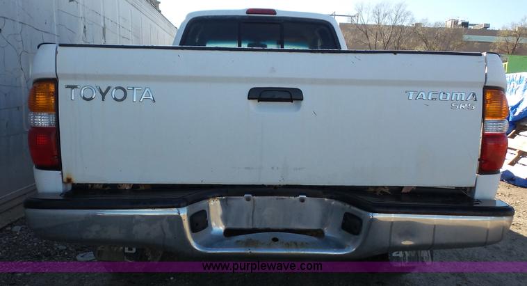 image for item J4624 2002 Toyota Tacoma SR5 Ext. Cab pickup truck