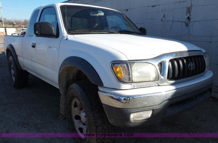 image for item J4624 2002 Toyota Tacoma SR5 Ext. Cab pickup truck