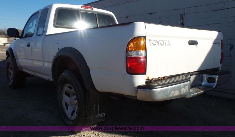 image for item J4624 2002 Toyota Tacoma SR5 Ext. Cab pickup truck