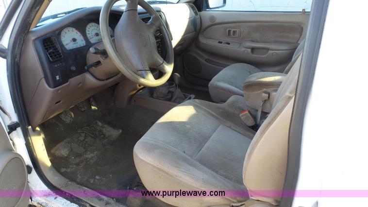 image for item J4624 2002 Toyota Tacoma SR5 Ext. Cab pickup truck