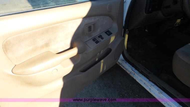 image for item J4624 2002 Toyota Tacoma SR5 Ext. Cab pickup truck