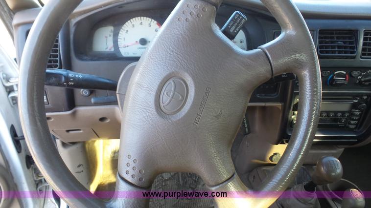 image for item J4624 2002 Toyota Tacoma SR5 Ext. Cab pickup truck