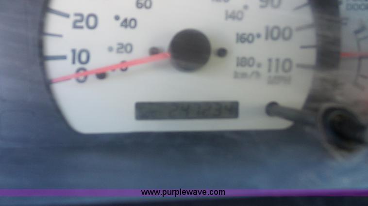 image for item J4624 2002 Toyota Tacoma SR5 Ext. Cab pickup truck