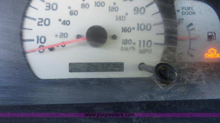 image for item J4624 2002 Toyota Tacoma SR5 Ext. Cab pickup truck