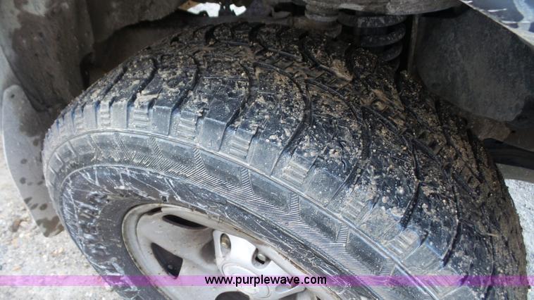 image for item J4624 2002 Toyota Tacoma SR5 Ext. Cab pickup truck