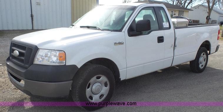 image for item J4747 2007 Ford F150 XL pickup truck