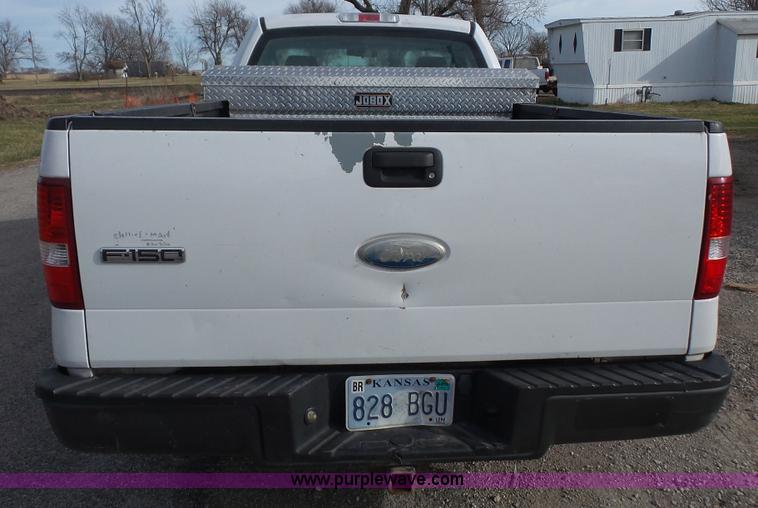 image for item J4747 2007 Ford F150 XL pickup truck