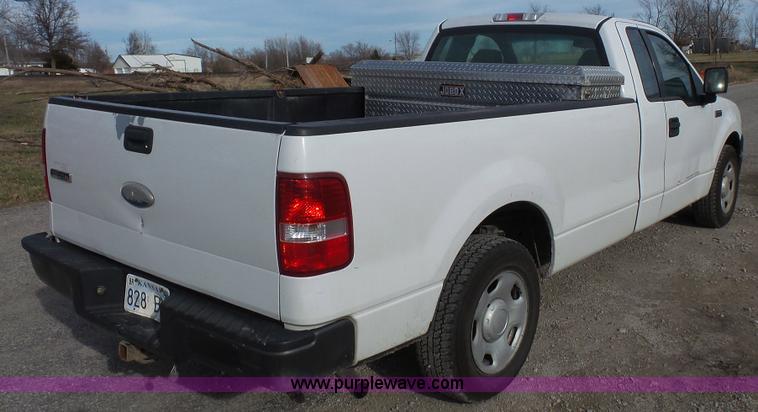 image for item J4747 2007 Ford F150 XL pickup truck