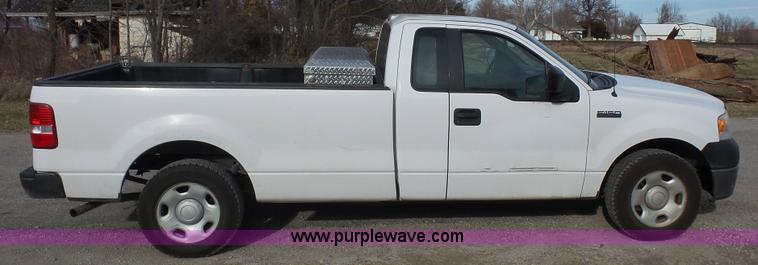 image for item J4747 2007 Ford F150 XL pickup truck