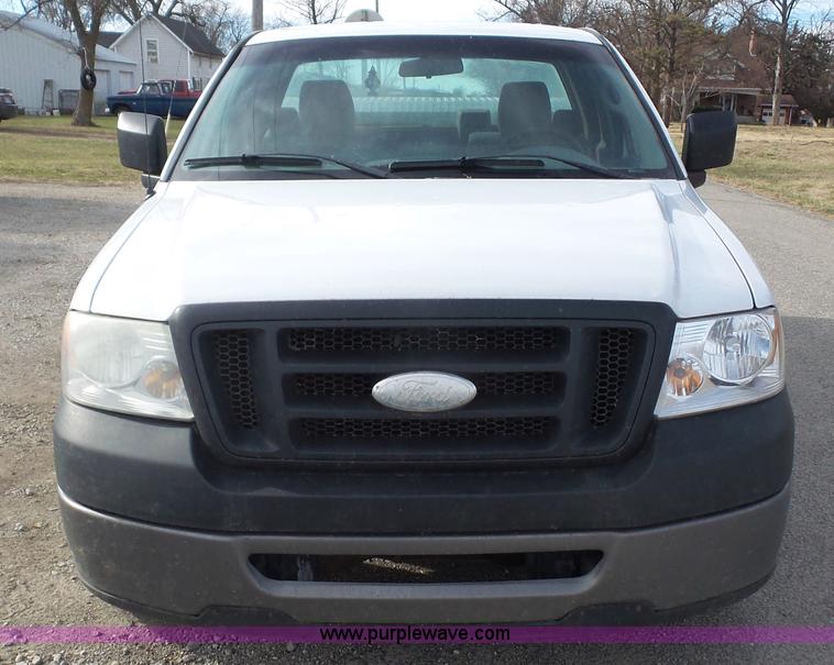 image for item J4747 2007 Ford F150 XL pickup truck