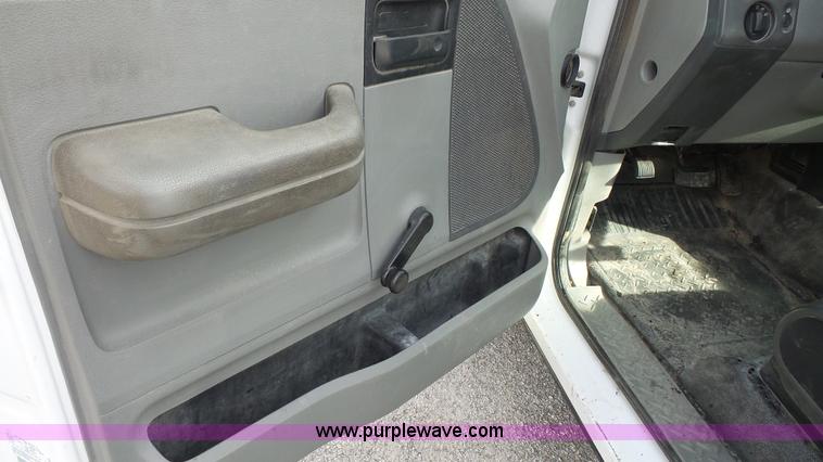 image for item J4747 2007 Ford F150 XL pickup truck