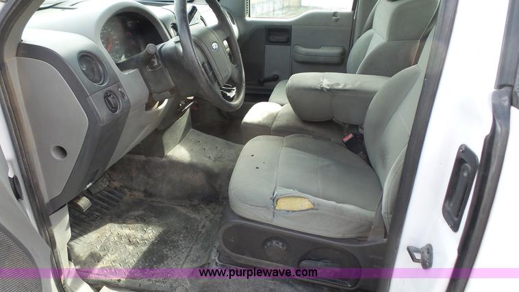 image for item J4747 2007 Ford F150 XL pickup truck