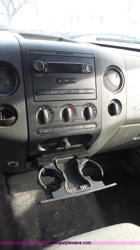 image for item J4747 2007 Ford F150 XL pickup truck