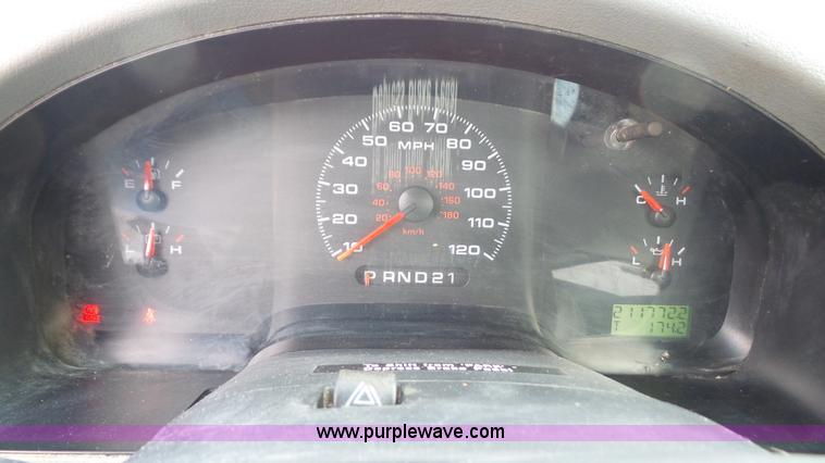 image for item J4747 2007 Ford F150 XL pickup truck