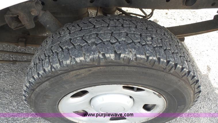 image for item J4747 2007 Ford F150 XL pickup truck