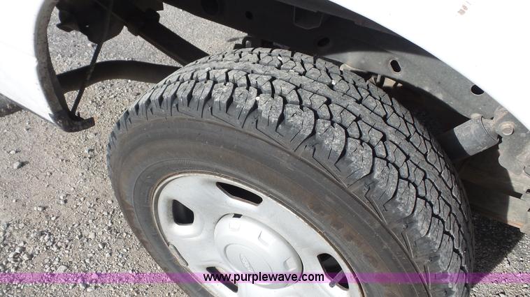 image for item J4747 2007 Ford F150 XL pickup truck