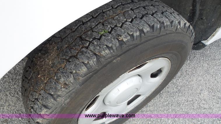 image for item J4747 2007 Ford F150 XL pickup truck