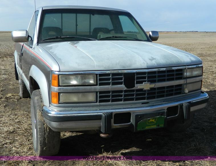 image for item J5158 1992 Chevrolet 2500 pickup truck