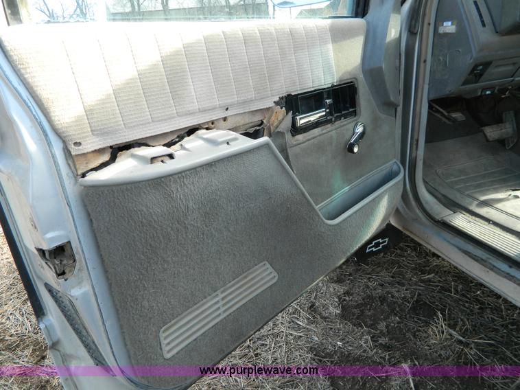 image for item J5158 1992 Chevrolet 2500 pickup truck