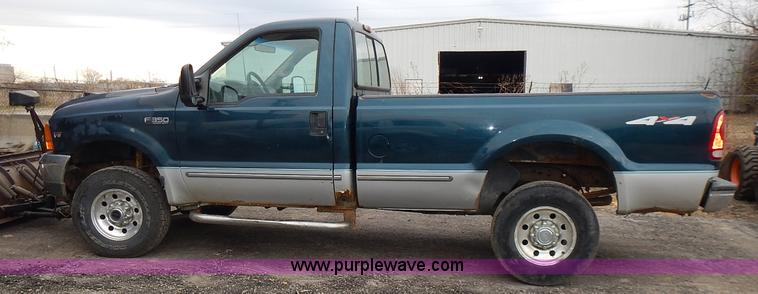 image for item J6327 1999 Ford F350 Super Duty pickup truck