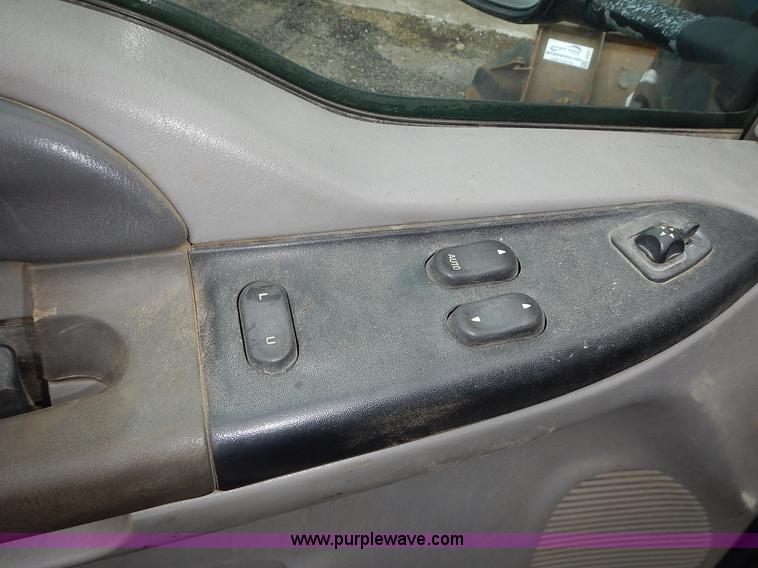 image for item J6327 1999 Ford F350 Super Duty pickup truck