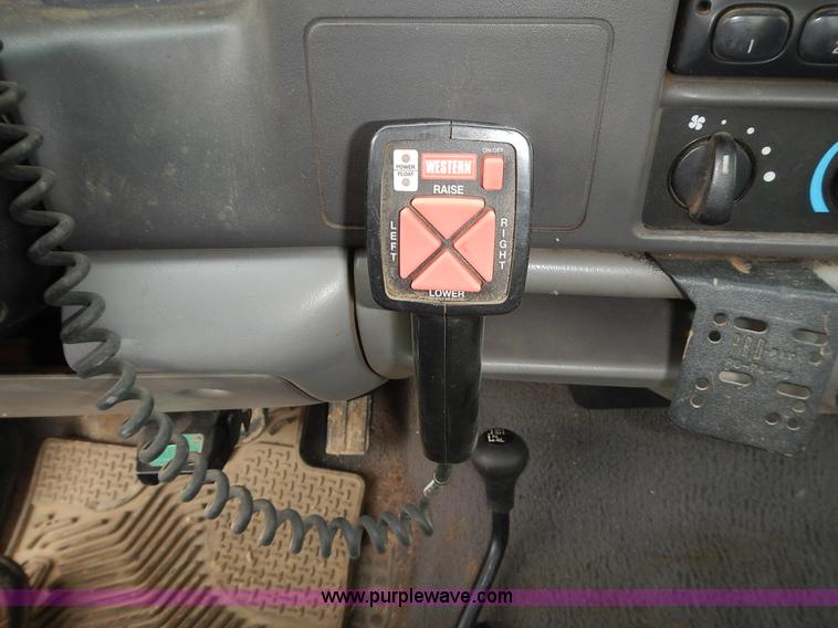 image for item J6327 1999 Ford F350 Super Duty pickup truck