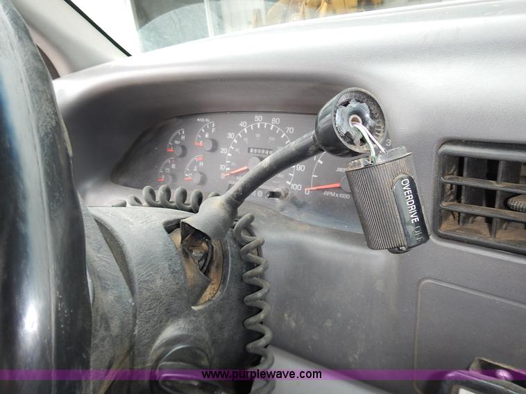 image for item J6327 1999 Ford F350 Super Duty pickup truck