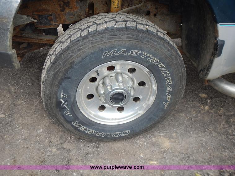 image for item J6327 1999 Ford F350 Super Duty pickup truck