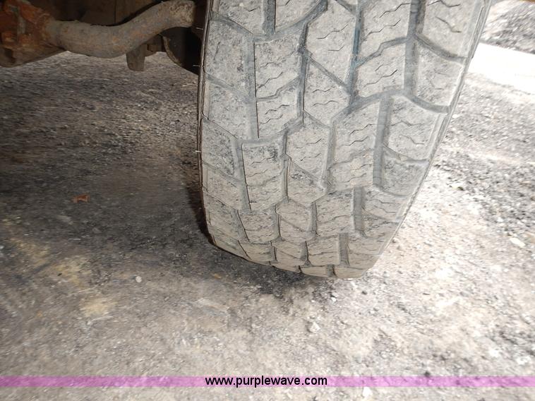 image for item J6327 1999 Ford F350 Super Duty pickup truck