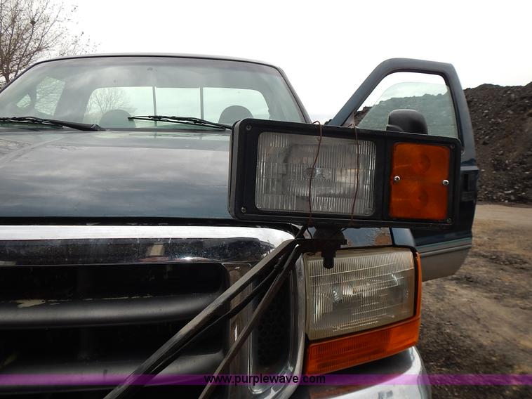 image for item J6327 1999 Ford F350 Super Duty pickup truck