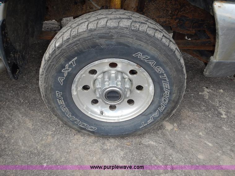 image for item J6327 1999 Ford F350 Super Duty pickup truck