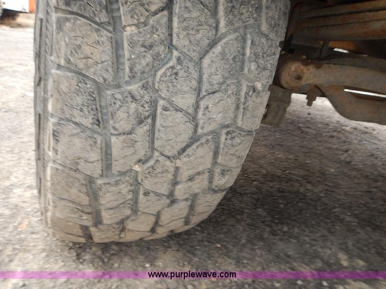 image for item J6327 1999 Ford F350 Super Duty pickup truck