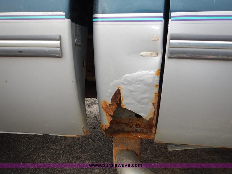 image for item J6327 1999 Ford F350 Super Duty pickup truck