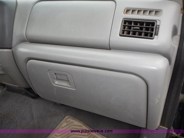 image for item J6327 1999 Ford F350 Super Duty pickup truck