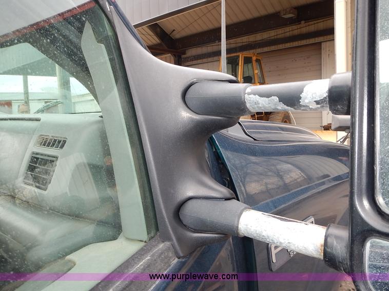 image for item J6327 1999 Ford F350 Super Duty pickup truck