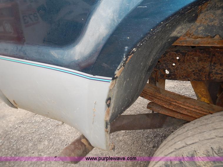 image for item J6327 1999 Ford F350 Super Duty pickup truck