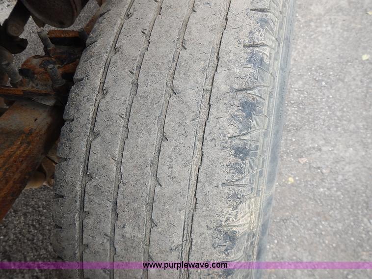 image for item J6327 1999 Ford F350 Super Duty pickup truck