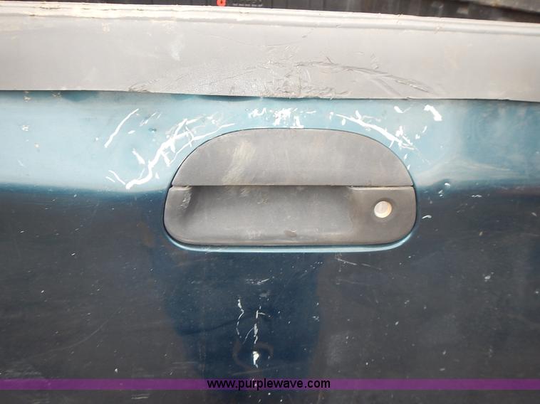 image for item J6327 1999 Ford F350 Super Duty pickup truck