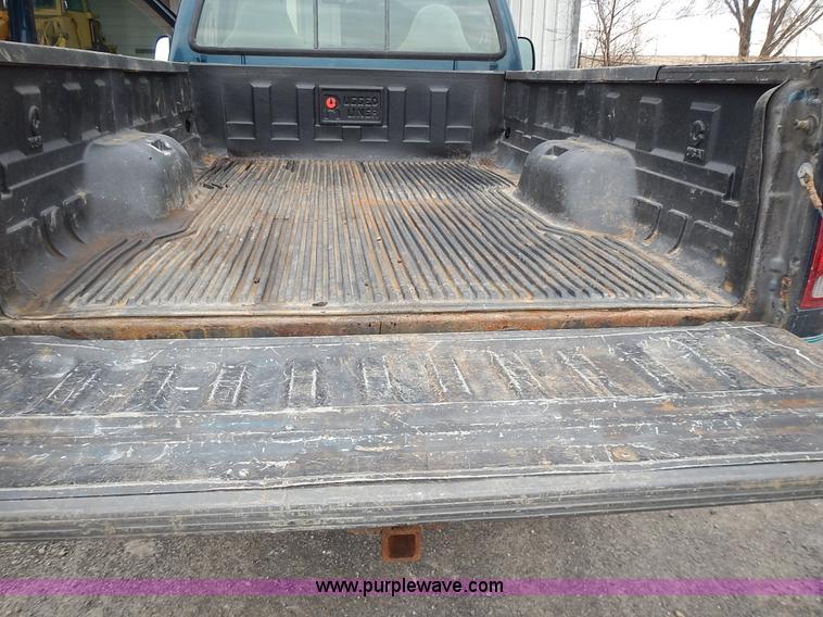 image for item J6327 1999 Ford F350 Super Duty pickup truck