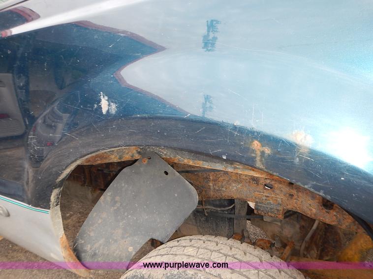 image for item J6327 1999 Ford F350 Super Duty pickup truck