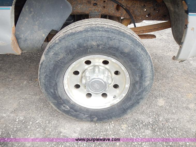 image for item J6327 1999 Ford F350 Super Duty pickup truck