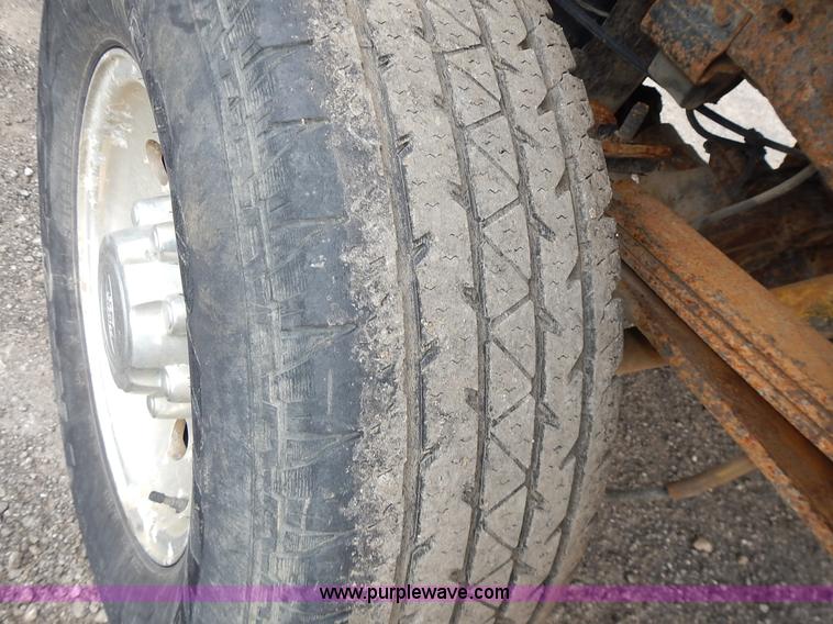 image for item J6327 1999 Ford F350 Super Duty pickup truck