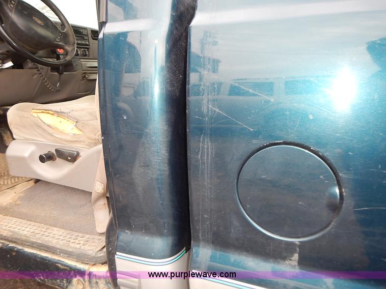 image for item J6327 1999 Ford F350 Super Duty pickup truck