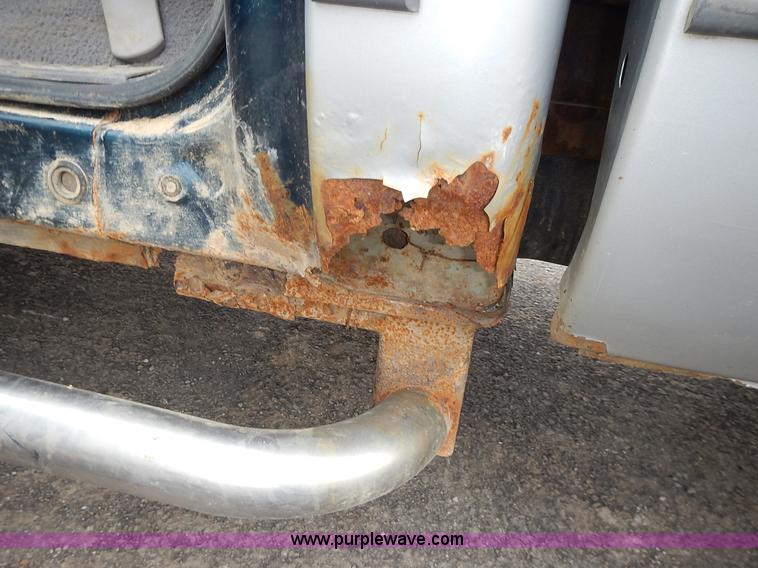 image for item J6327 1999 Ford F350 Super Duty pickup truck