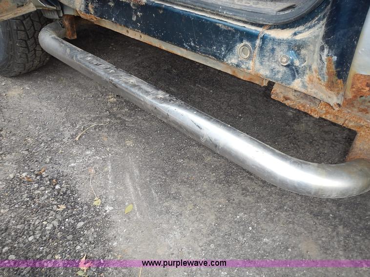 image for item J6327 1999 Ford F350 Super Duty pickup truck