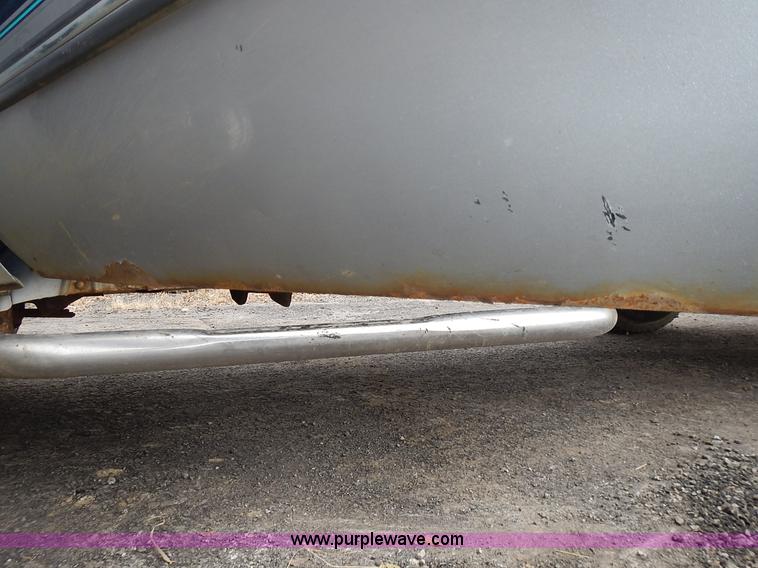 image for item J6327 1999 Ford F350 Super Duty pickup truck