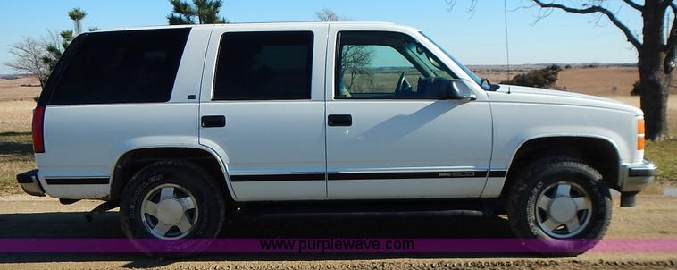image for item J6334 1997 GMC Yukon SLE SUV