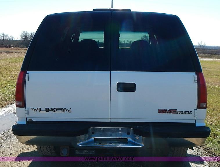 image for item J6334 1997 GMC Yukon SLE SUV