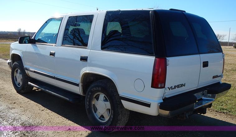 image for item J6334 1997 GMC Yukon SLE SUV