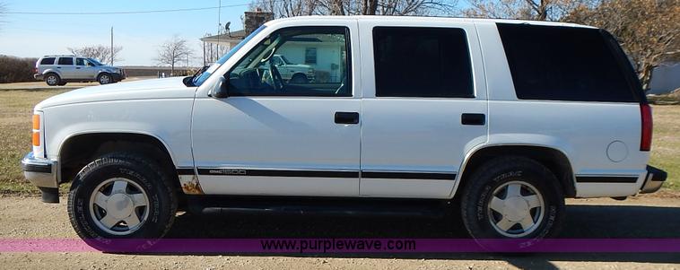 image for item J6334 1997 GMC Yukon SLE SUV